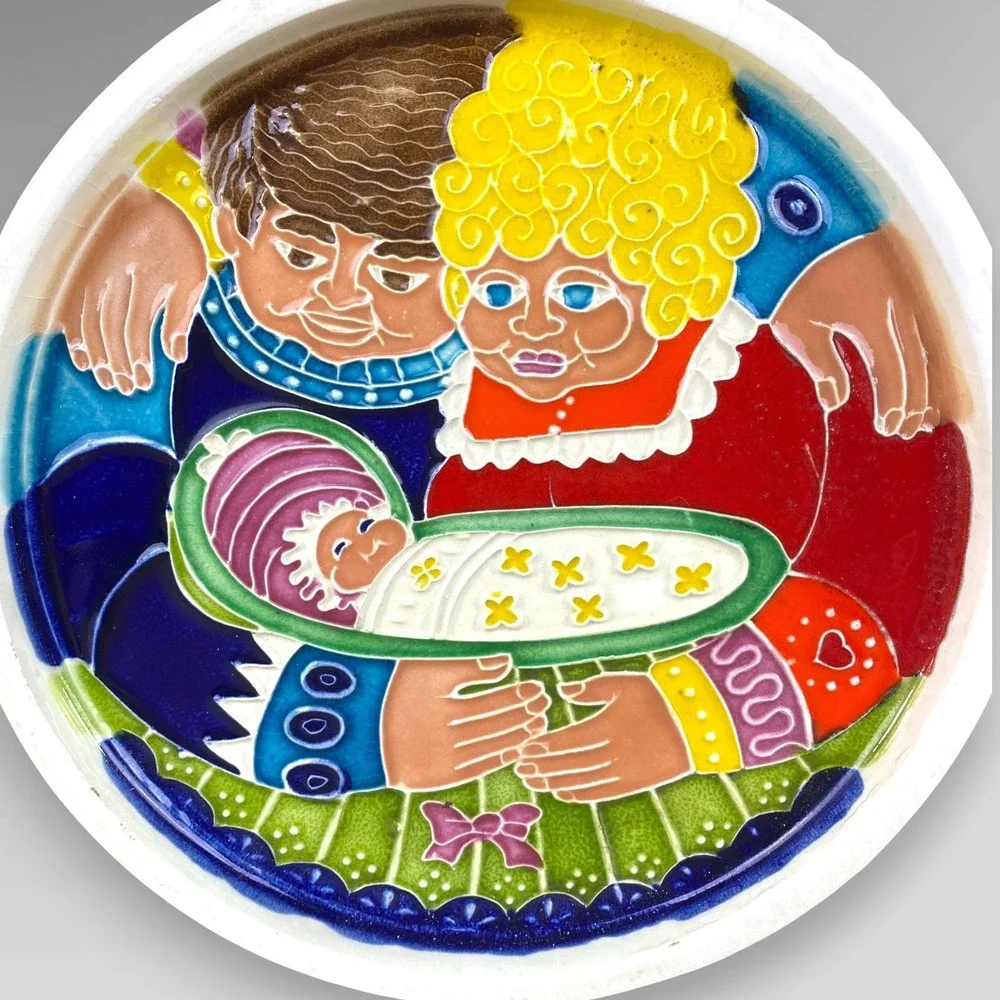Creazioni‎ Luciano Italy Family Relief Wall Plate Mother Father Baby 1970s